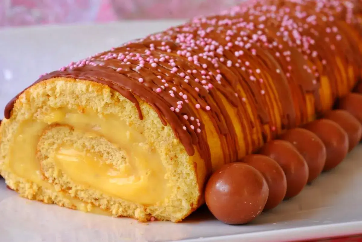 Torta de Baunilha com Recheio de Chocolate